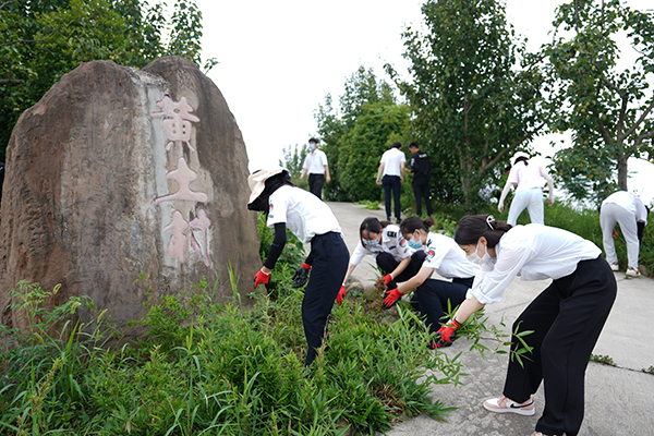 “助力鄉(xiāng)村振興，踐行艱苦奮斗” 將新員工黨性教育活動搬到對口幫扶村2.jpg